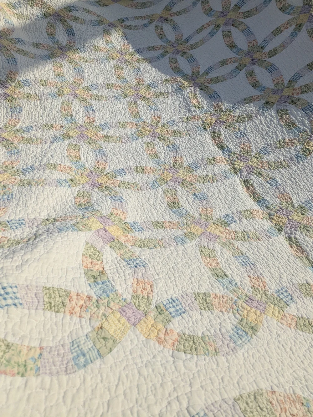 Vintage Double Wedding Ring Patchwork Quilt - Pastel Multi